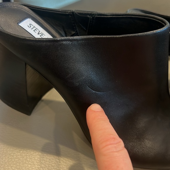 LAST CHANCE SALE: Steve Madden Black Leather Mules - Picture 5 of 5